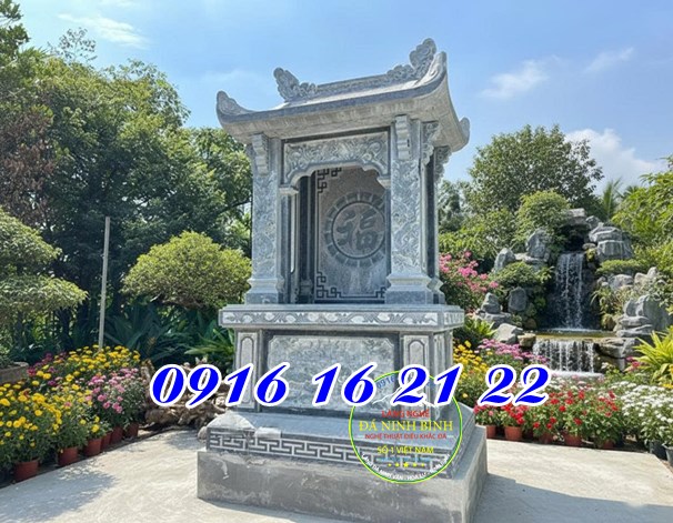 Cây hương đá thờ ngoài trời có mái tại Lào Cai