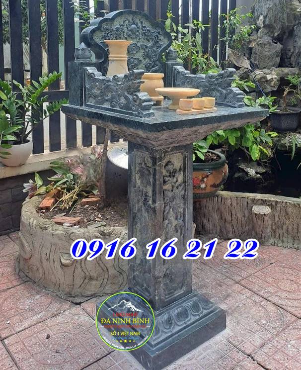 Cây hương thờ thần linh thổ địa thần rừng không mái bằng đá đẹp ở Hà Giang