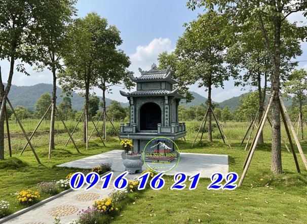 Mẫu cây hương thờ thần linh thổ địa thần rừng bằng đá có mái ở Hà Giang