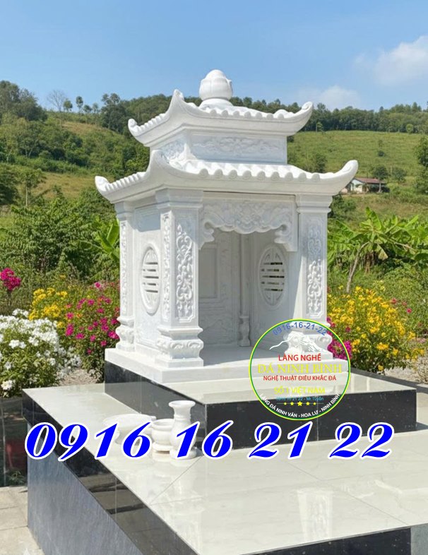 Mẫu cây hương thờ thần linh thổ địa thần rừng bằng đá trắng có mái ở Hà Giang