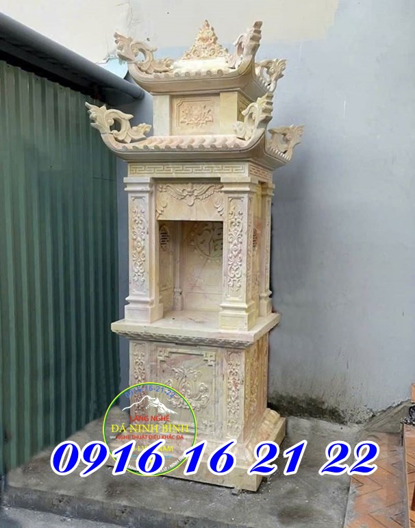 Mẫu cây hương thờ thần linh thổ địa thần rừng bằng đá vàng có mái ở Hà Giang