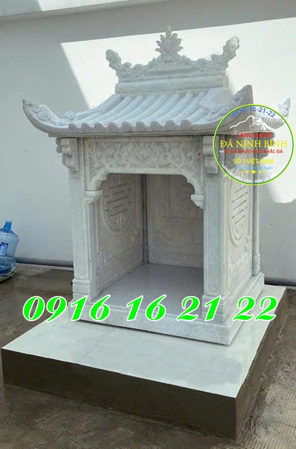 Cây hương đá miếu thờ Thần Sông Thần Biển tại Bình Định