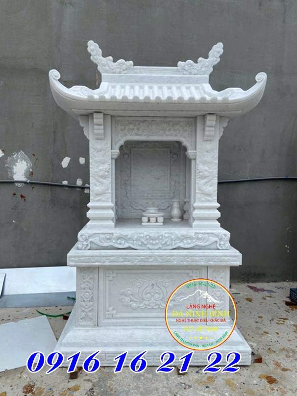 Mẫu miếu thờ thần linh bằng đá trắng tại Gia Lai