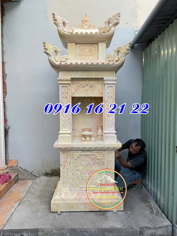 Mẫu miếu thờ thần linh bằng đá vàng tại Gia Lai