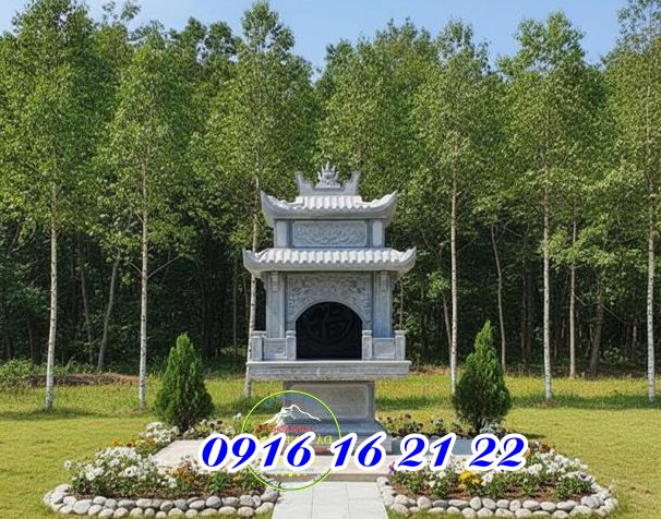 Miếu đá thờ thành hoàng thổ thần có cột chống và lan can bao quanh