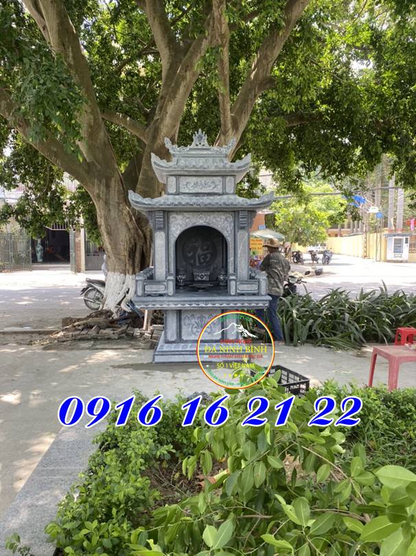 Miếu thờ thần linh bằng đá xanh đen tại Gia Lai