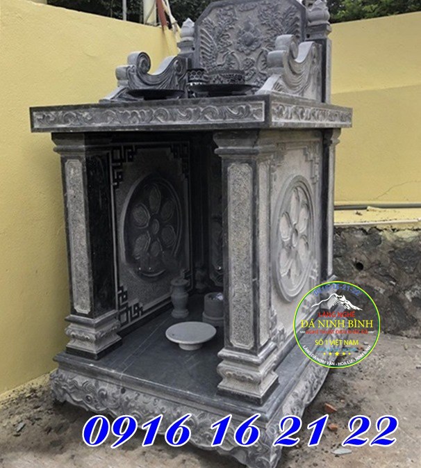 Miếu thờ thần linh thổ thần hai tầng bằng đá