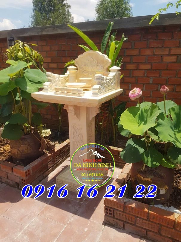 Trang thờ đá vàng không mái tại Nam Bộ