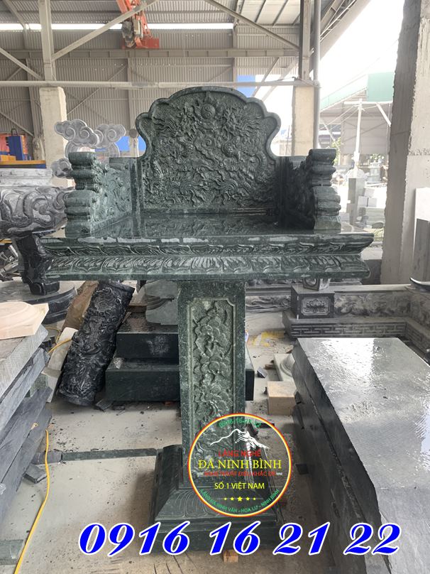 Trang thờ đá xanh rêu tại Sài Gòn