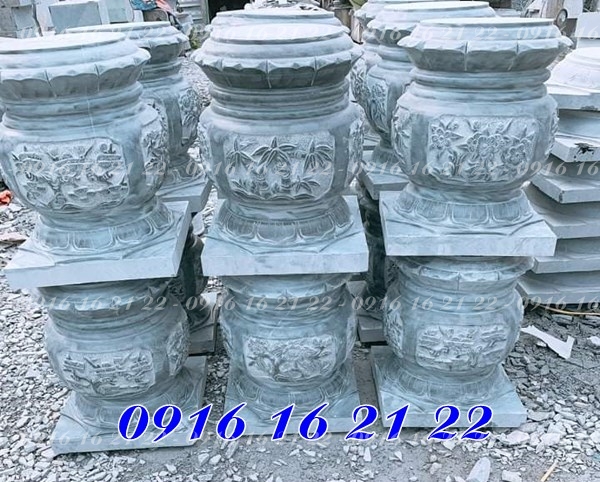 Tảng đá kê cột chạm hoa văn tứ quý Tảng đá kê cột chạm hoa văn tứ quý