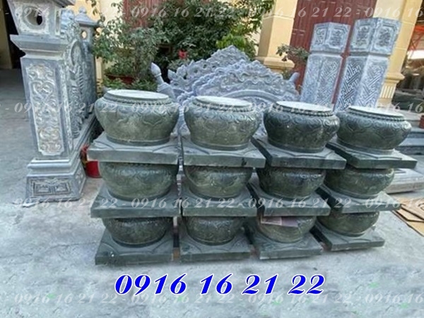 Tảng đá xanh rêu kê chân cột gỗ Tảng đá xanh rêu kê chân cột gỗ