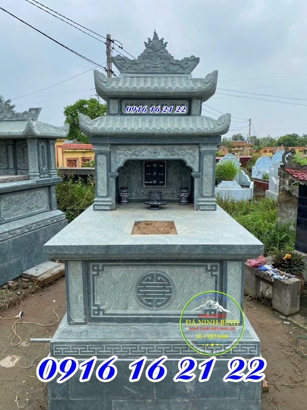 Mẫu mộ hai mái đá xanh rêu đẹp tại Hải Dương bền đẹp theo thời gian kết hợp các hoa văn truyền thống và hiện đại Mẫu mộ hai mái đá xanh rêu đẹp tại Hải Dương bền đẹp theo thời gian kết hợp các hoa văn truyền thống và hiện đại